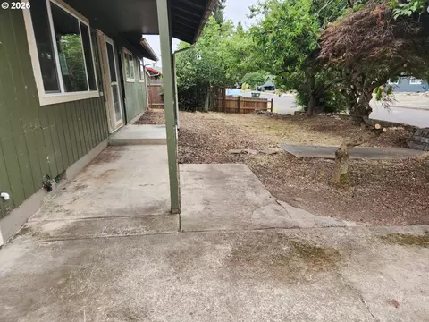 Exterior - 2155 Berwin Ln, Eugene, OR 97404 photo 2 of 11