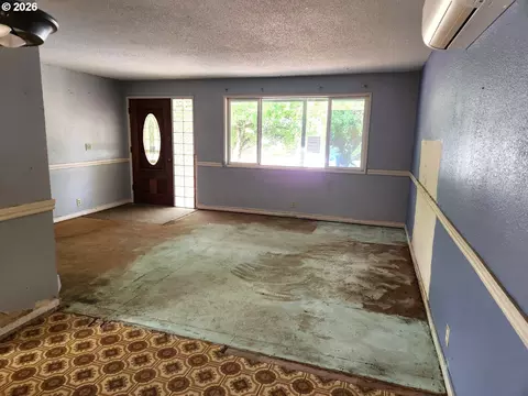 Living - 2155 Berwin Ln, Eugene, OR 97404 photo 1 of 5