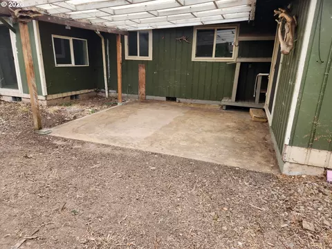 Exterior - 2155 Berwin Ln, Eugene, OR 97404 photo 9 of 11