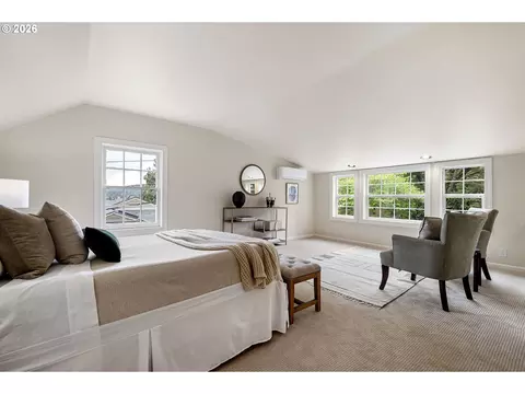 Bedroom - 158 W 21st Ave, Eugene, OR 97405 photo 4 of 6