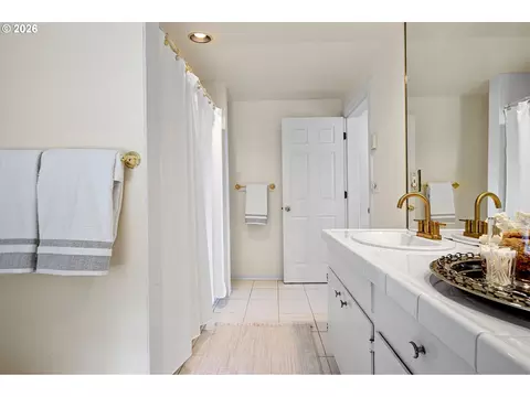 Bath - 158 W 21st Ave, Eugene, OR 97405 photo 4 of 4