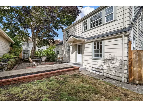 Exterior - 158 W 21st Ave, Eugene, OR 97405 photo 6 of 8
