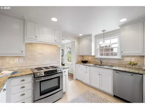 Kitchen - 158 W 21st Ave, Eugene, OR 97405 photo 3 of 5