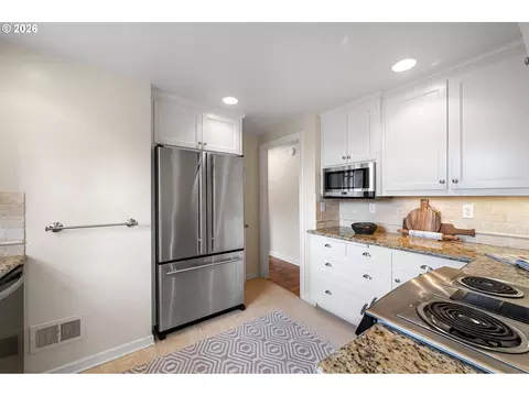 Kitchen - 158 W 21st Ave, Eugene, OR 97405 photo 4 of 5