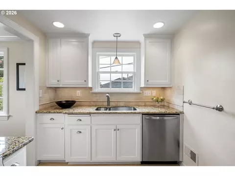 Kitchen - 158 W 21st Ave, Eugene, OR 97405 photo 2 of 5