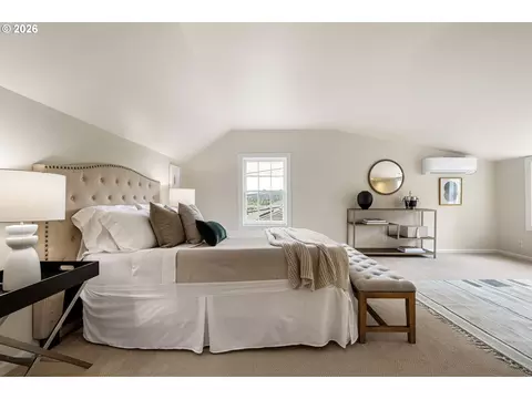 Bedroom - 158 W 21st Ave, Eugene, OR 97405 photo 3 of 6