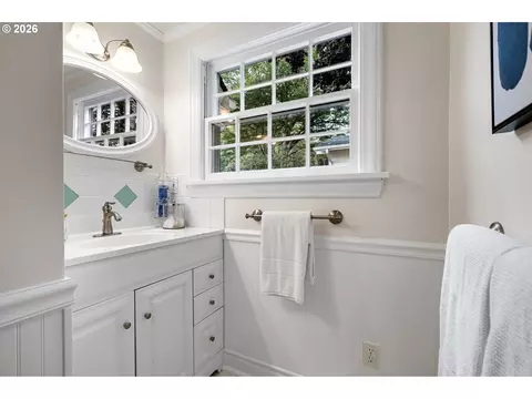 Bath - 158 W 21st Ave, Eugene, OR 97405 photo 2 of 4