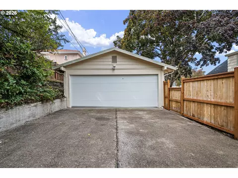 Exterior - 158 W 21st Ave, Eugene, OR 97405 photo 4 of 8