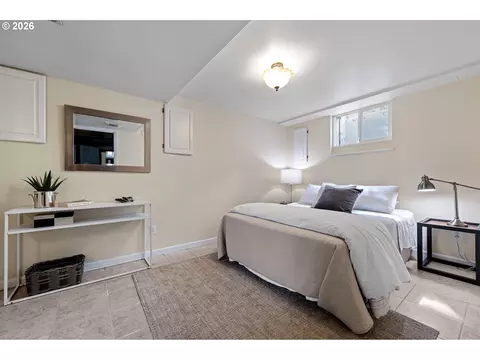Bedroom - 158 W 21st Ave, Eugene, OR 97405 photo 6 of 6