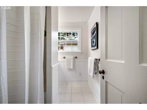 Bath - 158 W 21st Ave, Eugene, OR 97405 photo 1 of 4