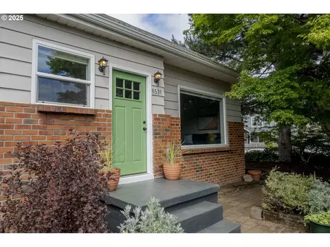 8531 SE Glenwood St NE, Portland, OR 97266