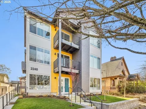 2240 SE Caruthers St #101, Portland, OR 97214