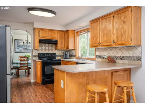 Kitchen - 11240 SE Cranberry Loop, Clackamas, OR 97015 photo 2 of 4