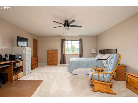 Bedroom - 11240 SE Cranberry Loop, Clackamas, OR 97015 photo 2 of 9