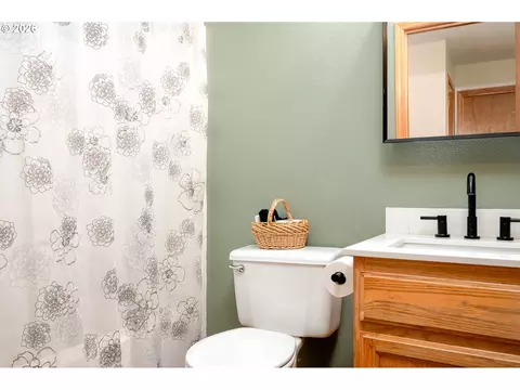 Bath - 11240 SE Cranberry Loop, Clackamas, OR 97015 photo 2 of 2