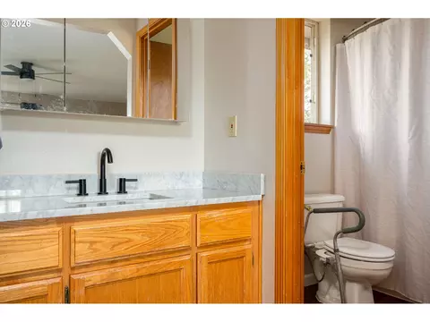 Bath - 11240 SE Cranberry Loop, Clackamas, OR 97015 photo 1 of 2