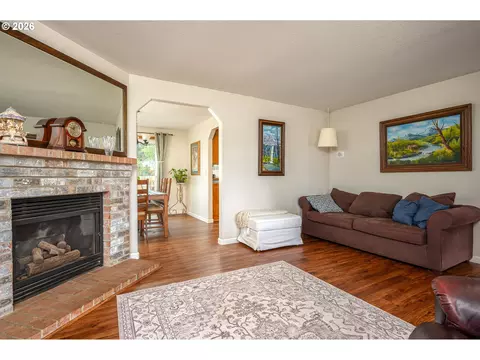 Living - 11240 SE Cranberry Loop, Clackamas, OR 97015 photo 4 of 5