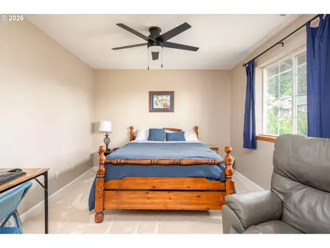 Bedroom - 11240 SE Cranberry Loop, Clackamas, OR 97015 photo 6 of 9
