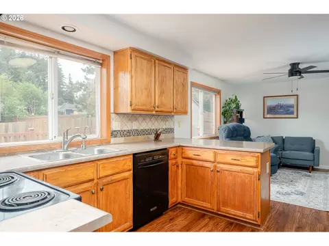 Kitchen - 11240 SE Cranberry Loop, Clackamas, OR 97015 photo 1 of 4
