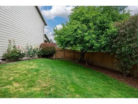 Exterior - 11240 SE Cranberry Loop, Clackamas, OR 97015 photo 5 of 15