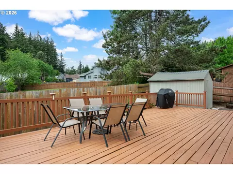 Exterior - 11240 SE Cranberry Loop, Clackamas, OR 97015 photo 8 of 15