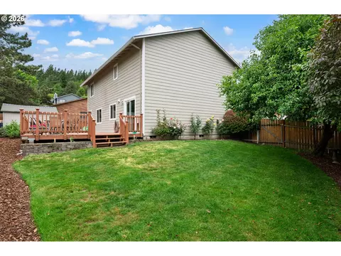 Exterior - 11240 SE Cranberry Loop, Clackamas, OR 97015 photo 4 of 15