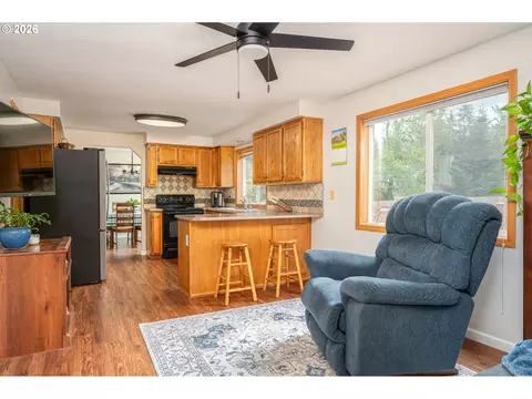 Kitchen - 11240 SE Cranberry Loop, Clackamas, OR 97015 photo 4 of 4