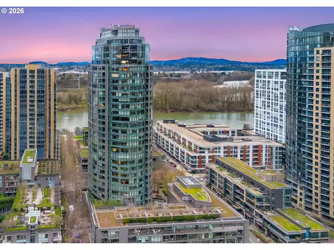 3601 S River Pkwy #305, Portland, OR 97239