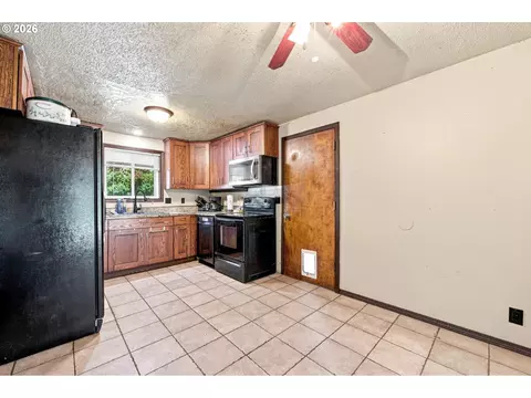 Kitchen - 1842 Laveta Ln, Eugene, OR 97402 photo 6 of 6