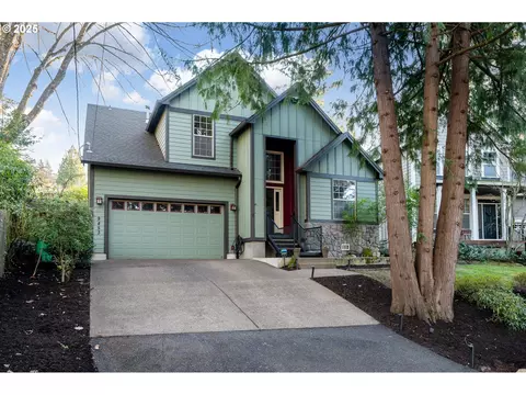 9453 SW 62nd Dr, Portland, OR 97219