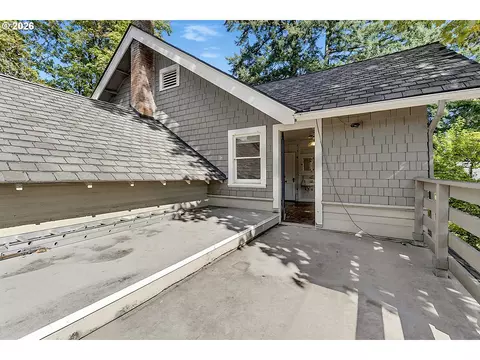 Exterior - 1610 Cal Young Rd, Eugene, OR 97401 photo 3 of 5
