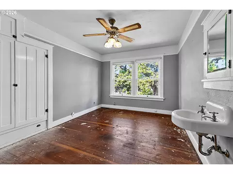 Bedroom - 1610 Cal Young Rd, Eugene, OR 97401 photo 6 of 6