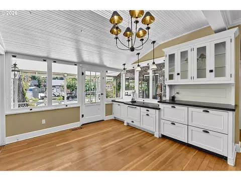 Kitchen - 1610 Cal Young Rd, Eugene, OR 97401 photo 2 of 5