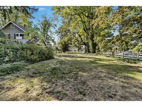 Exterior - 1610 Cal Young Rd, Eugene, OR 97401 photo 5 of 5