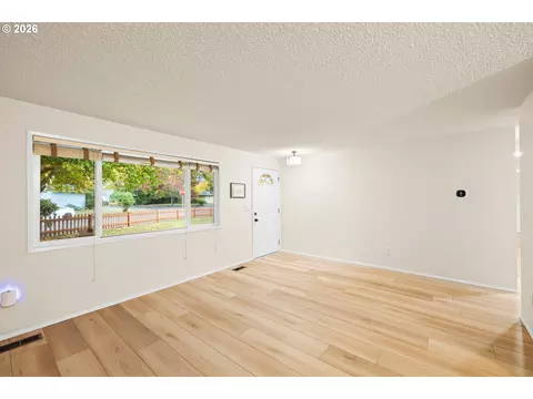 Living - 1408 N Libra St, Newberg, OR 97132 photo 3 of 5
