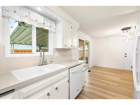 Kitchen - 1408 N Libra St, Newberg, OR 97132 photo 4 of 4
