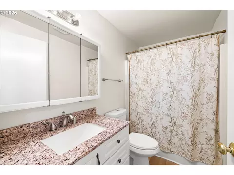 Bath - 1408 N Libra St, Newberg, OR 97132 photo 1 of 2