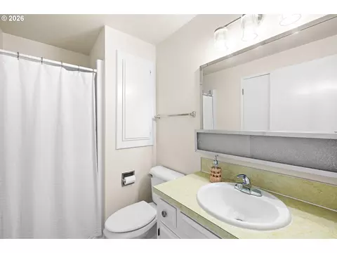 Bath - 1408 N Libra St, Newberg, OR 97132 photo 2 of 2