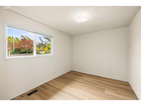 Bedroom - 1408 N Libra St, Newberg, OR 97132 photo 8 of 9