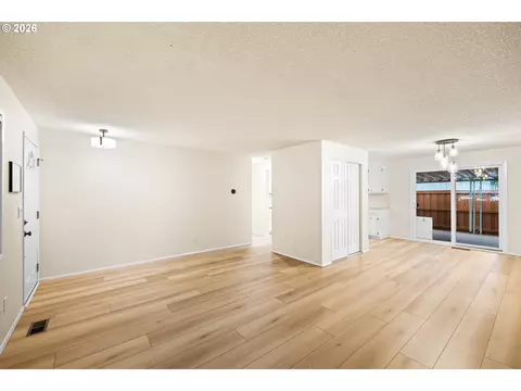 Living - 1408 N Libra St, Newberg, OR 97132 photo 2 of 5