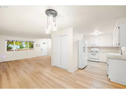 Living - 1408 N Libra St, Newberg, OR 97132 photo 5 of 5