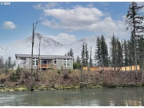 51713 Rose St, Blue River, OR 97413