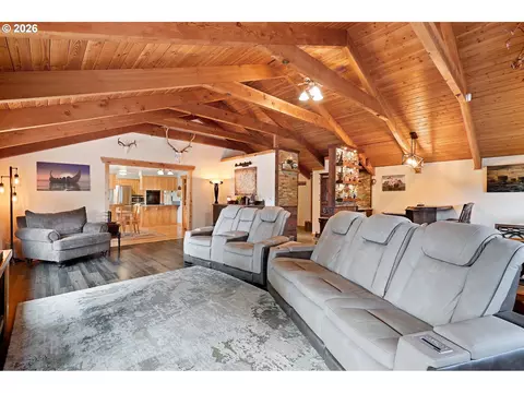 Living - 33740 S Ball Rd, Molalla, OR 97038 photo 2 of 3