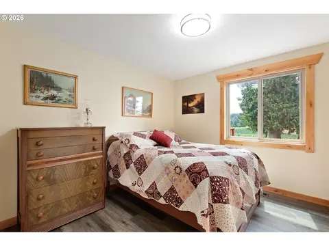 Bedroom - 33740 S Ball Rd, Molalla, OR 97038 photo 3 of 3