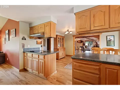Kitchen - 33740 S Ball Rd, Molalla, OR 97038 photo 2 of 3