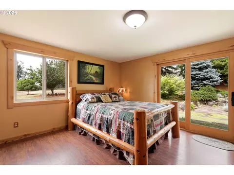 Bedroom - 33740 S Ball Rd, Molalla, OR 97038 photo 1 of 3