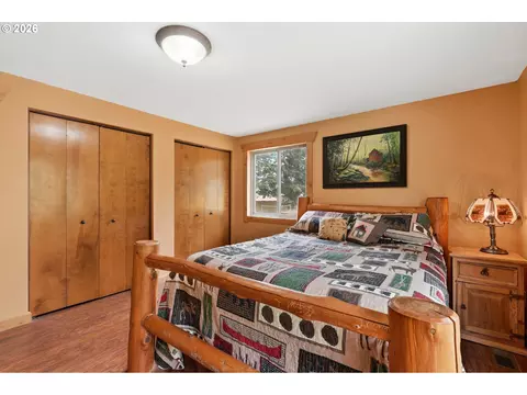 Bedroom - 33740 S Ball Rd, Molalla, OR 97038 photo 2 of 3