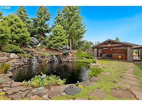 Exterior - 33740 S Ball Rd, Molalla, OR 97038 photo 6 of 13