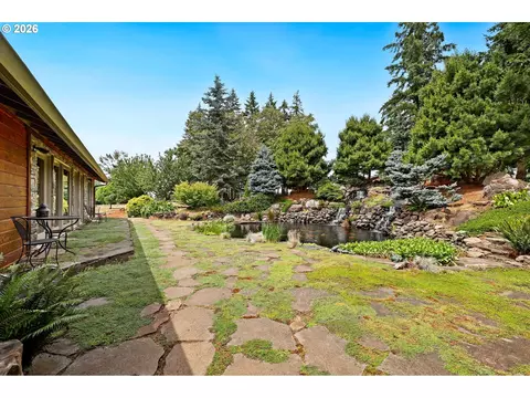 Exterior - 33740 S Ball Rd, Molalla, OR 97038 photo 5 of 13