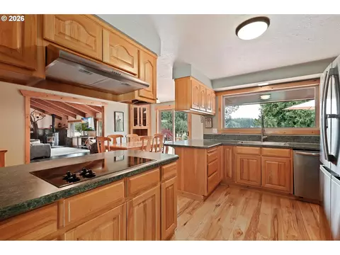 Kitchen - 33740 S Ball Rd, Molalla, OR 97038 photo 3 of 3